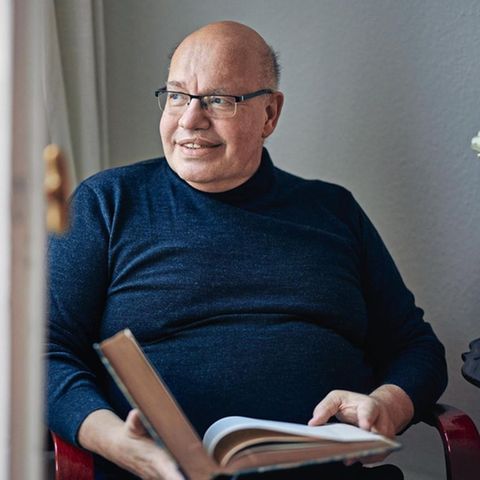 Ex-CDU-Wirtschaftsminister Peter Altmaier bei seiner Lieblingsbeschäftigung: Lesen