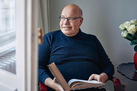 Ex-CDU-Wirtschaftsminister Peter Altmaier bei seiner Lieblingsbeschäftigung: Lesen
