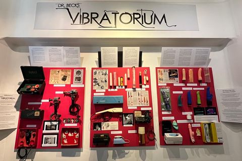 Der Vibrator in verschiedenen Variationen: Nadine Becks "Vibratorium" im Erotic Art Museum in Hamburg
