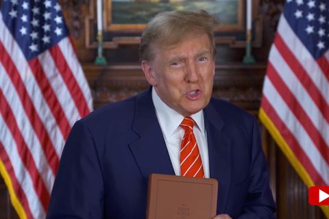 Trump verkauft jetzt die Bibel: "Alle Amerikaner brauchen eine Bibel zu Hause"
