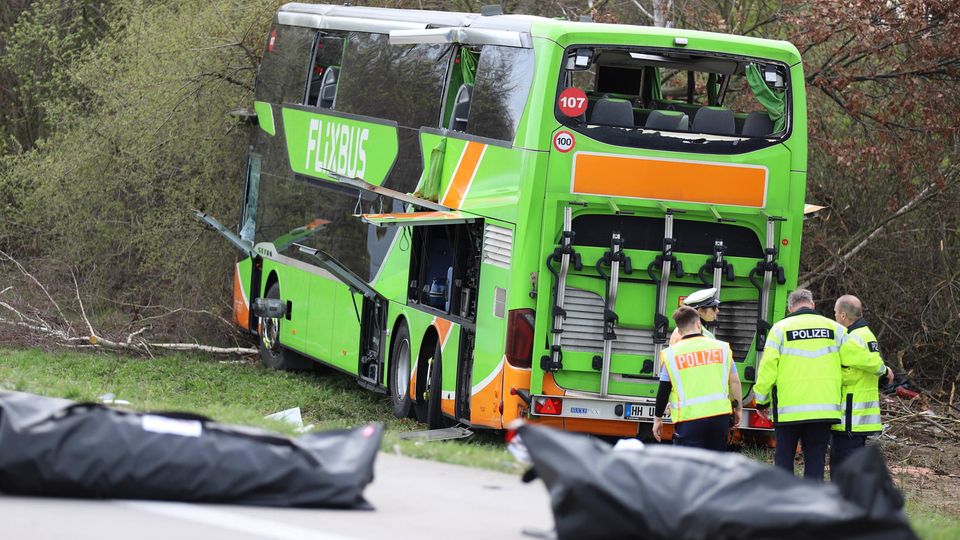 Die A9 war nach dem schweren Busunfall zwölf Stunden vollgesperrt