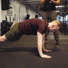 Zuhause trainieren: Fünf Übungen, um wieder mit dem Sport anzufangen (Video)