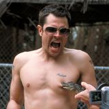 "Jackass" bedient schon eher einen speziellen Humor. Wer sich an Schmerzen anderer erfreuen kann, ist hier richtig – der Rest ... nun ja. 2002 kassierte der Film der Anarcho-Truppe jedenfalls ein Verbot für die "stillen" Feiertage Karfreitag und Totensonntag.