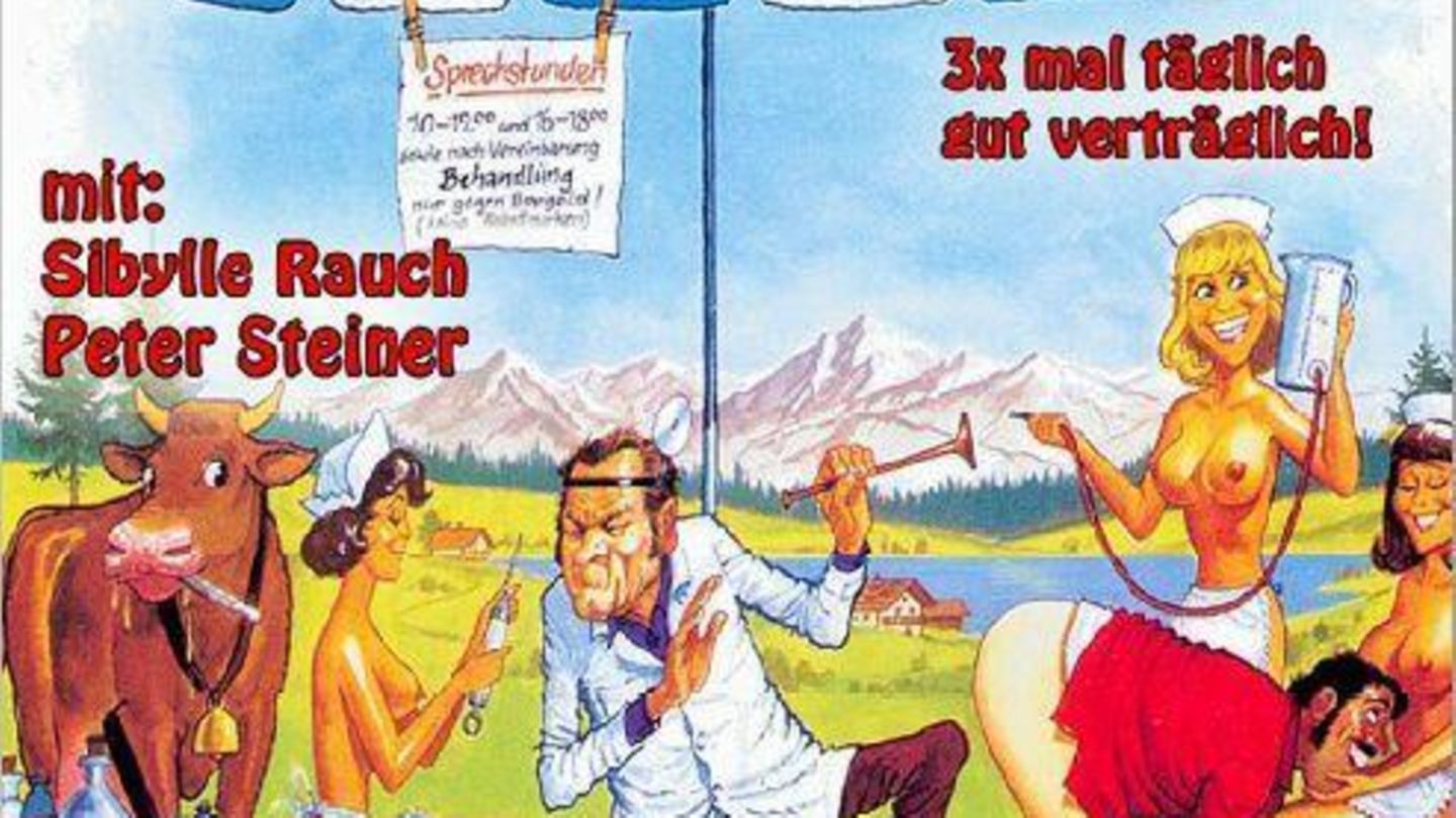 Das gemalte Kinoplakat zu "Der Kurpfuscher und seine fixen Töchter": Drei nackte Frauen und zwei Männer sitzen auf einer Weide.