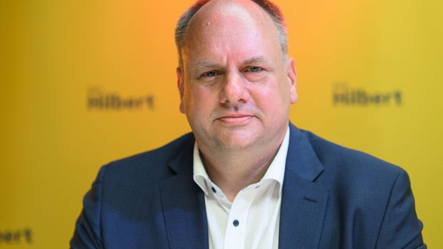 Dirk Hilbert (FDP), Oberbürgermeister der Stadt Dresden. Foto: Robert Michael/dpa/Archivbild