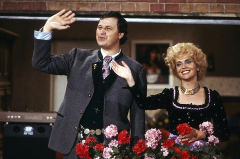 Gisela Schneeberger und Gerhard Polt winken in die Kamera