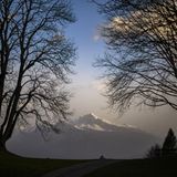 In St. Margrethenberg in der Schweiz ist der Staub noch dichter. Hinzu kommt extremes Föhnwetter, das die Temperaturen auf 20 Grad schnellen lässt. Keine Zeit für Asthmatiker.   