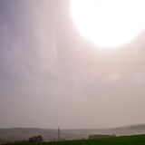 Milchig und getrübt erscheint die Luft gleich um die Ecke in Zwönitz. Am Montag soll es aufklaren. Dann wird eine Kaltfront den Staub wegpusten.