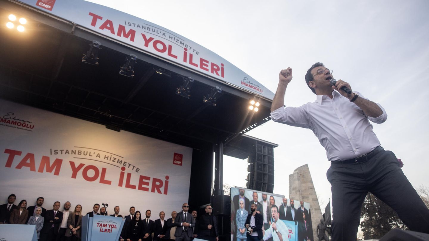 Kann er die Opposition nochmals hinter sich vereinen? Für Istanbuls regierenden Bürgermeister Ekrem İmamoğlu geht es bei den Kommunalwahlen um alles – möglicherweise auch um seine persönliche Freiheit