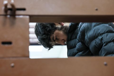 Nazrimad Lutfulloi vor einem Bezirksgericht in Moskau, das den mutmaßlichen Hintermann der Anschläge auf eine Konzerthalle in Untersuchungshaft behält. Lutfulloi ist nach eigenen Angaben Tadschike