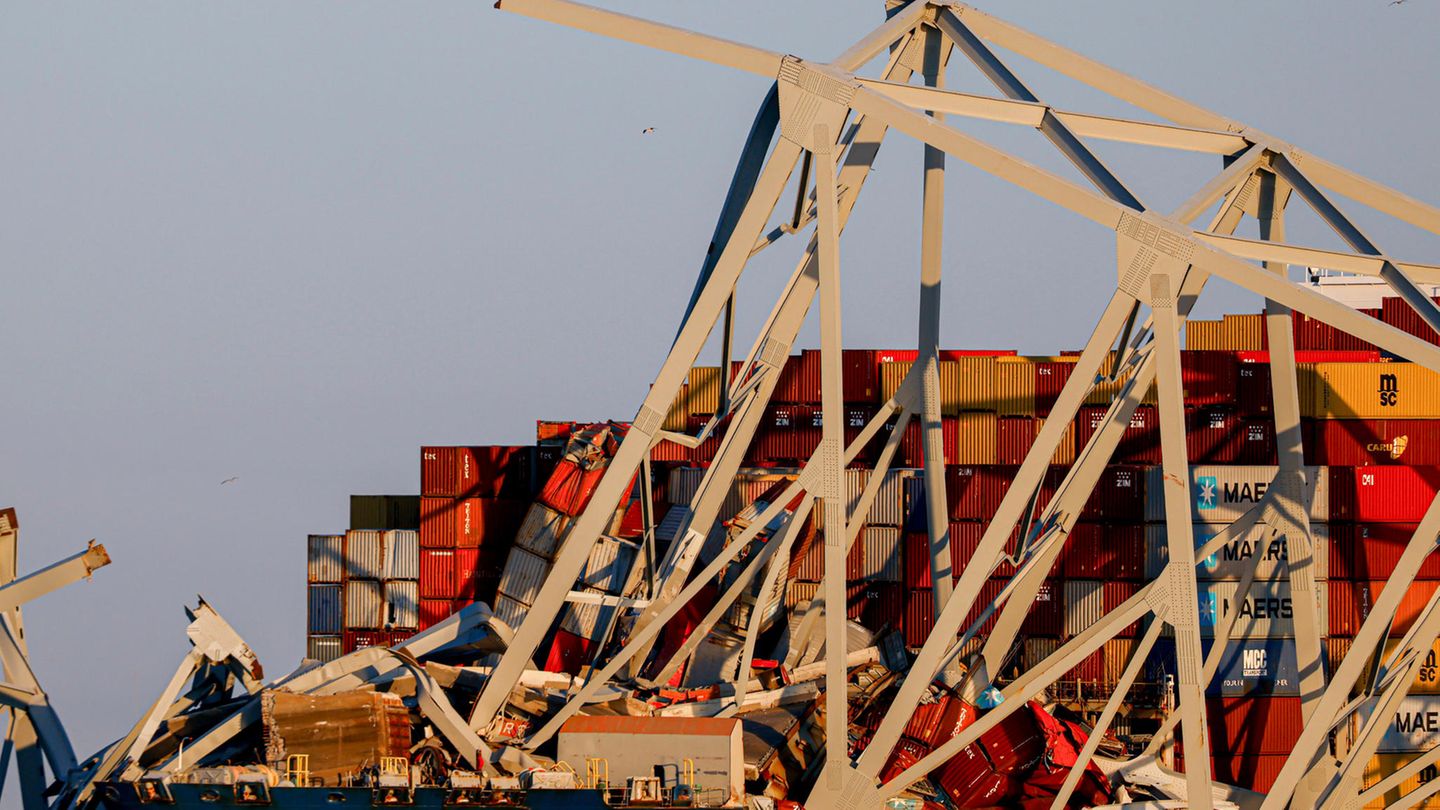 pic | Brücken-Unfall: Unglück in Baltimore: Wie konnte das Containerschiff komplett die Kontrolle verlieren? |
