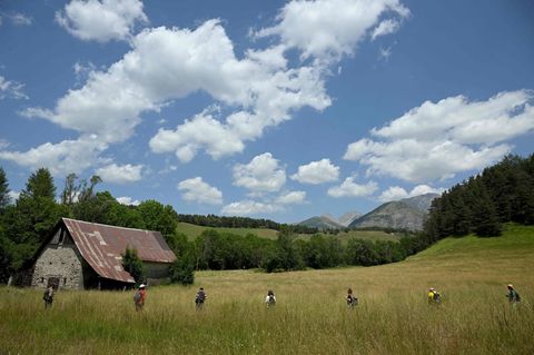 Kurz seinem Verschwinden im vergangenen Sommer suchen Helfer im Dorf Le Vernet nach dem kleinen Émile