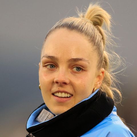 Mala Grohs: FC Bayern footballer suffering from cancer