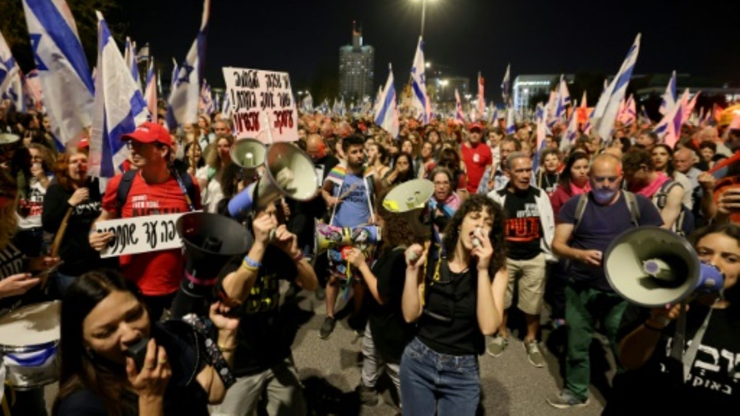 Erneut Protest mit tausenden Menschen in Israel gegen Netanjahu