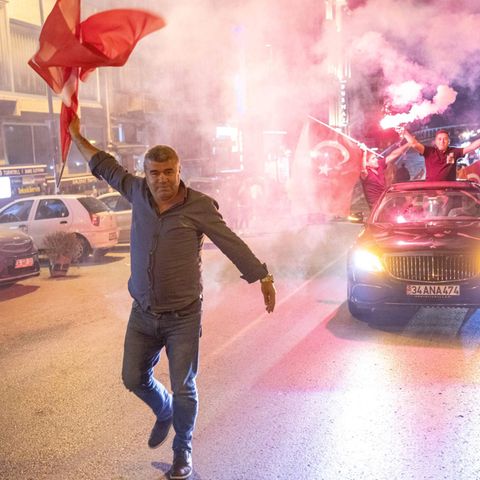 Anhänger der CHP feiern den Sieg in Istanbul.