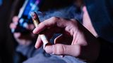 Ankiffen am Branderburger Tor Cannabis