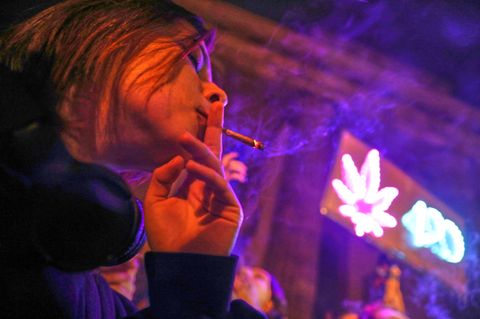 Ankiffen am Branderburger Tor Cannabis