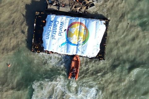 Ein Schiff der Hilfsorgainsation World Central Kitchen versorgt den Gazastreifen