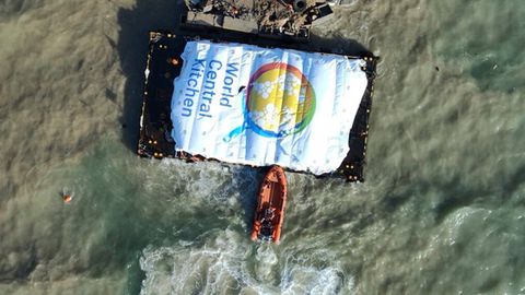 Ein Schiff der Hilfsorgainsation World Central Kitchen versorgt den Gazastreifen