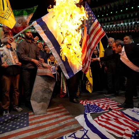 Nach dem Tod der iranischen Generäle forderten Menschen in Teheran unter anderem "Tod für Israel" und "Tod für Amerika"