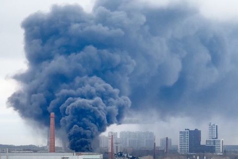Feuer in Jekaterinburg – Zeugen berichten von Explosion