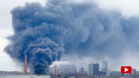 Feuer in Jekaterinburg – Zeugen berichten von Explosion