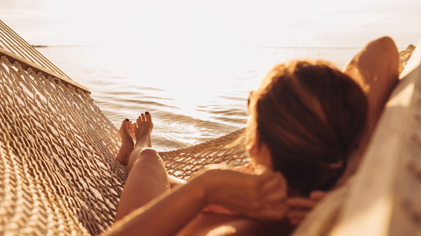 Post-Urlaubs-Blues : Das Leben ist keine Hängematte: Vielen Menschen fällt es schwer, sich nach einer Reise wieder auf den Job einzulassen. Das Leben ist keine Hängematte: Vielen Menschen fällt es schwer, sich nach einer Reise wieder auf den Job einzulassen.