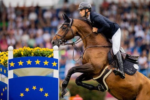 Der deutsche Reiter Richard Vogel auf dem Pferd United Touch