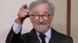2. Steven Spielberg: 4,8 Milliarden US-Dollar  Der Schöpfer von Blockbustern wie "Jurassic Park", der "Indiana-Jones"-Reihe und zahlreichen weiteren Klassikern gilt als kommerziell erfolgreichster Regisseur der Filmgeschichte. Und er hat dafür gesorgt, dass ein gutes Stück der Einnahmen auch bei ihm hängen blieb.   