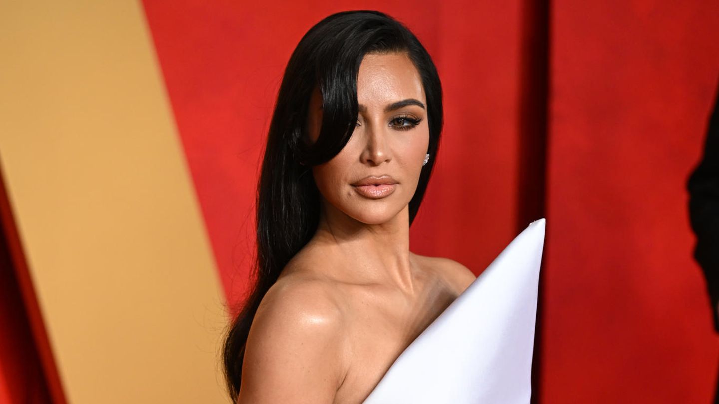 6. Kim Kardashian: 1,7 Milliarden US-Dollar  Vom Reality-Star zur erfolgreichen Beauty- und Modeunternehmerin: 2021 stufte "Forbes" Kim Kardashian erstmals als Milliardärin ein, seitdem ist das Vermögen weiter gewachsen.