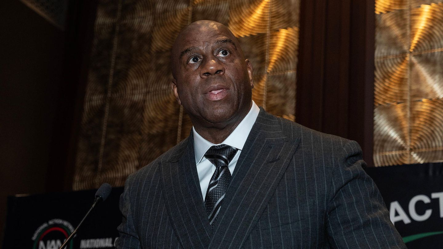 12. Magic Johnson: 1,2 Milliarden US-Dollar  Der frühere Basketballstar und Publikumsliebling hat sein Vermögen nach der Sportkarriere mit geschickten Investments gemehrt. Er besitzt unter anderem Anteile an einem Versicherungskonzern sowie an verschiedenen Teams im US-Profisport.