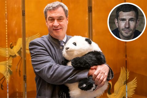 Markus Söder mit einem Plüschpanda