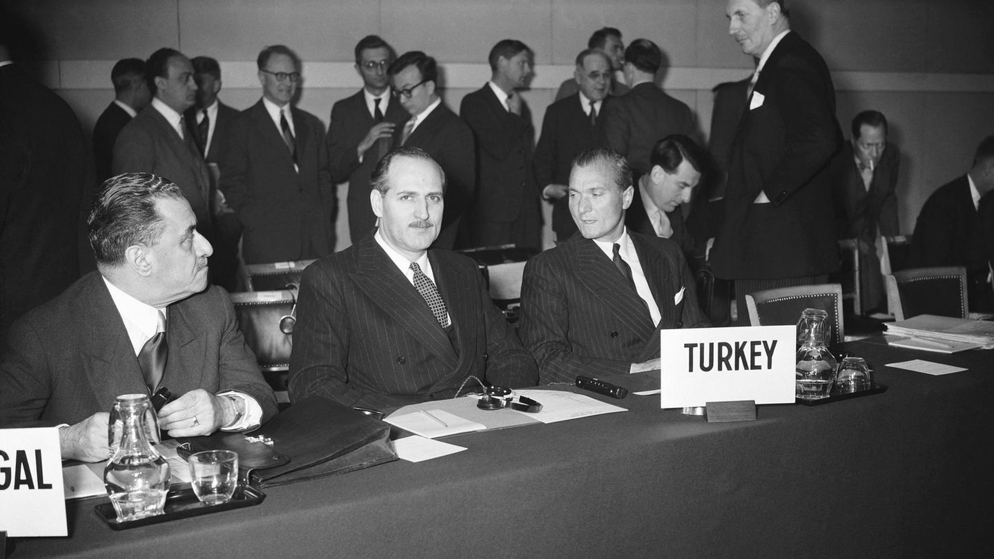 In einer ersten Erweiterungsrunde treten die Türkei und Griechenland bei – hier ein Foto aus dem Jahr 1954.