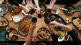 Liebe geht bekanntlich durch den Magen: Wenn Sie ein Restaurant betreten, schauen Sie den Gästen in die Gesichter. Sehen Sie glücklich aus? Haben Sie die Teller leer gegessen? Das könnte ein Anzeichen dafür sein, dass Sie sich in einem guten Restaurant befinden. 