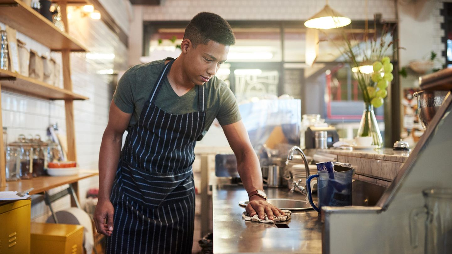 In guten Restaurants steht Sauberkeit an oberster Stelle: Sind die Tische abgeräumt und abgewischt? Liegen keine Wollmäuse in den Ecken, und sind die Badezimmer geputzt? Dann können Sie sich sicher sein, dass Hygiene auch bei der Zubereitung der Speisen oberste Priorität hat. 