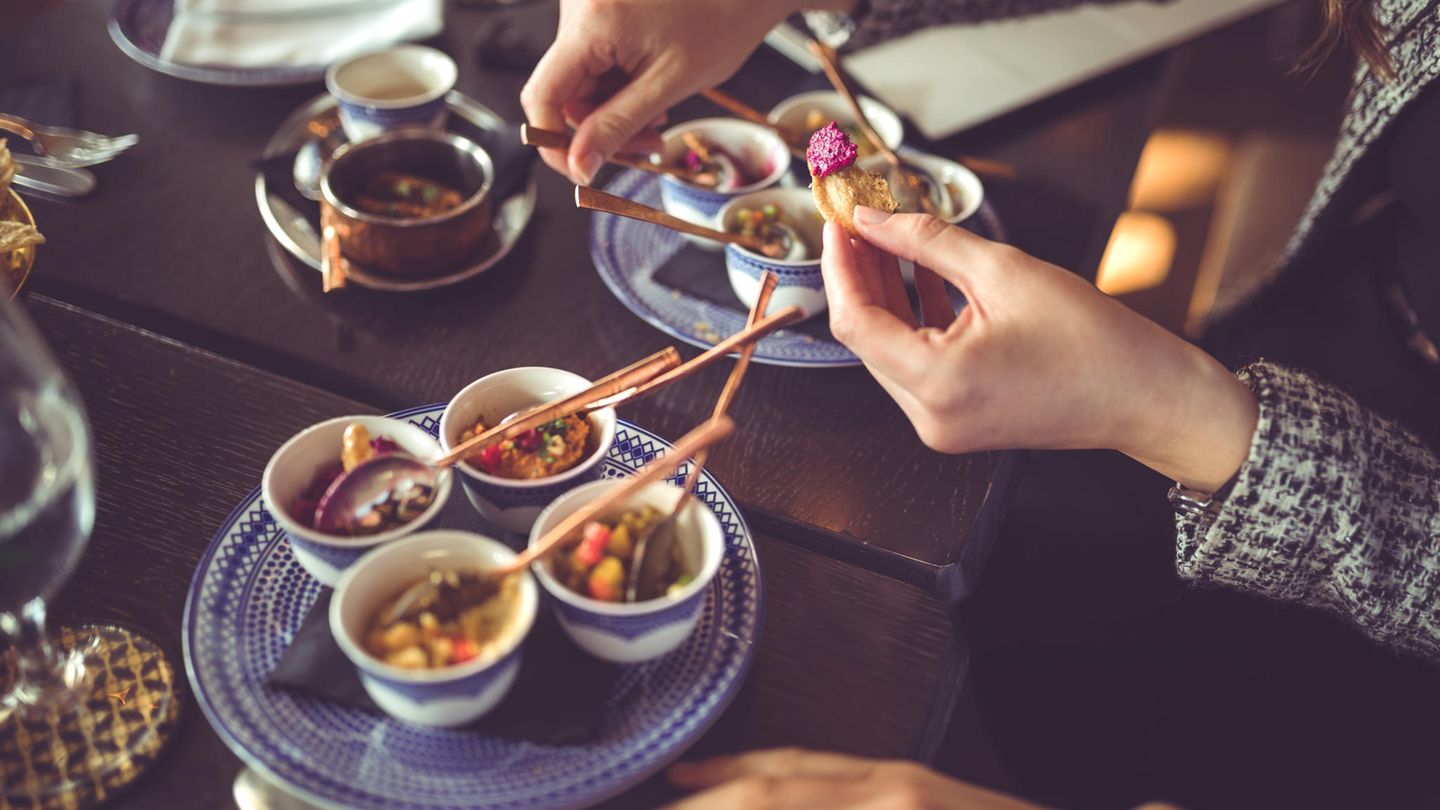 Wer essen geht, ist immer auf der Suche nach einem authentischen Erlebnis: Wenn Sie ein Restaurant betreten, das Essen aus einem anderen Land serviert und die meisten dort – sowohl hinterm Tresen als auch am Gasttisch – aus diesem Land stammen, können Sie sicher sein, dass Sie gleich ein hervorragendes Essen bekommen werden.