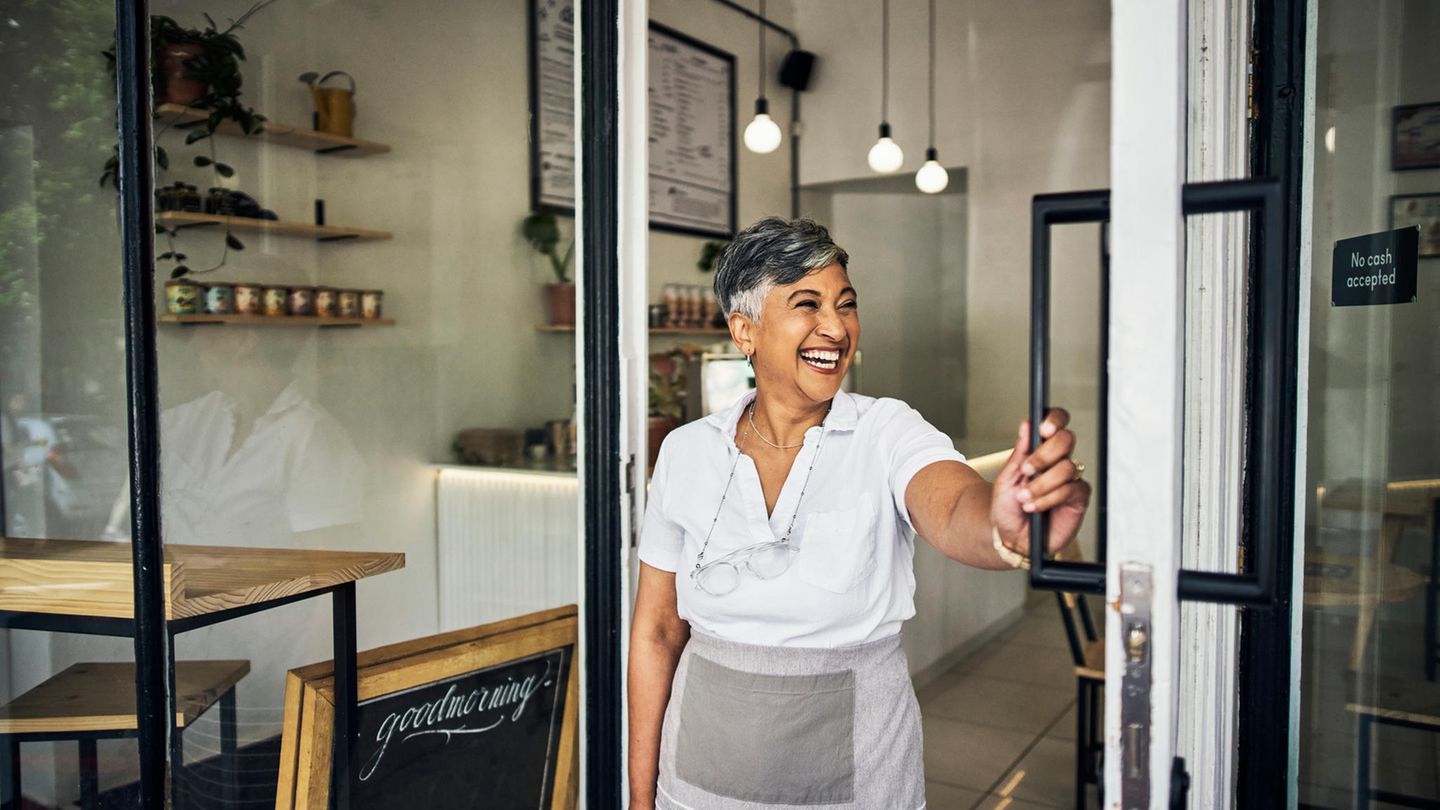 Ein Lächeln kann Türen öffnen: Wenn Sie bereits beim Eintreten ins Restaurant mit einem Lächeln empfangen werden, man Sie Willkommen heißt und froh darüber ist, dass Sie heute zu Gast sind, können Sie sicher sein, dass Sie hier einen guten Abend haben.