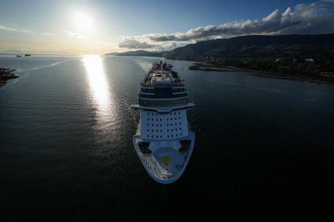 Das Kreuzfahrtschiff der Norwegian Cruise Line auf dem Meer