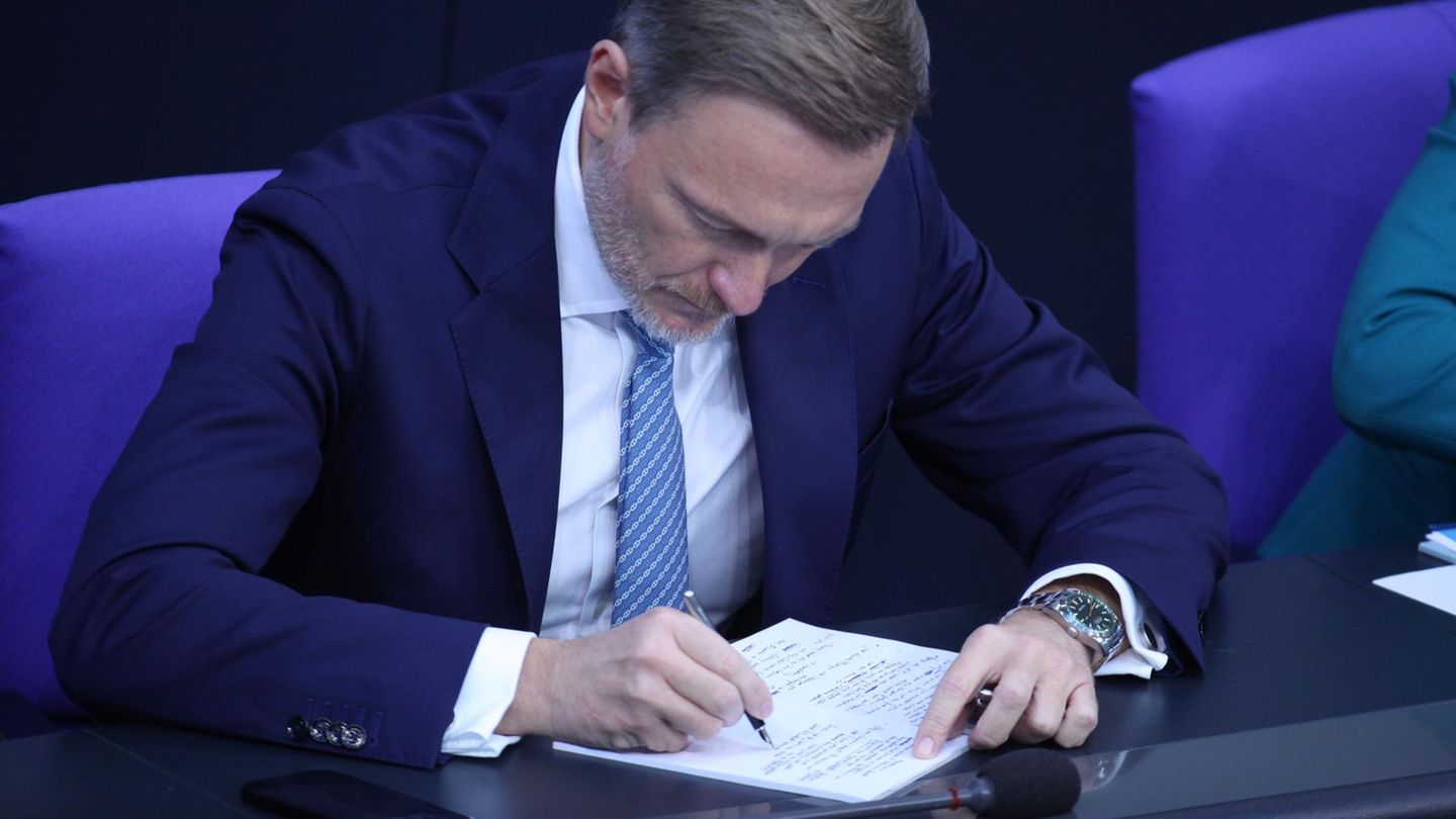 Traffic light politicians like to write letters.  What they care about