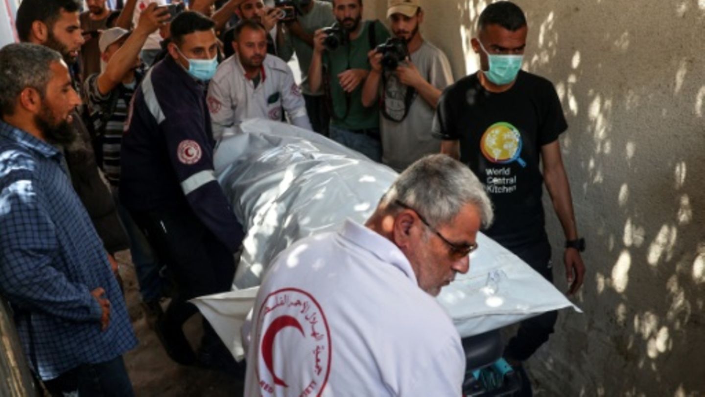 Opfer von tödlichem Angriff auf Hilfskonvoi aus Gazastreifen gebracht