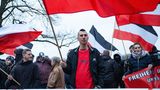 Der Neonazi Robert Schmiemann bei einer demonstration in Hannover