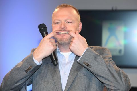 Der Mann hat gut lachen – aber wie erklärt man die Person Stefan Raab seinem Sohn?