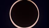 Ringförmige Sonnenfinsternis Mond bedeckt die Sonnenscheibe nicht vollständig
