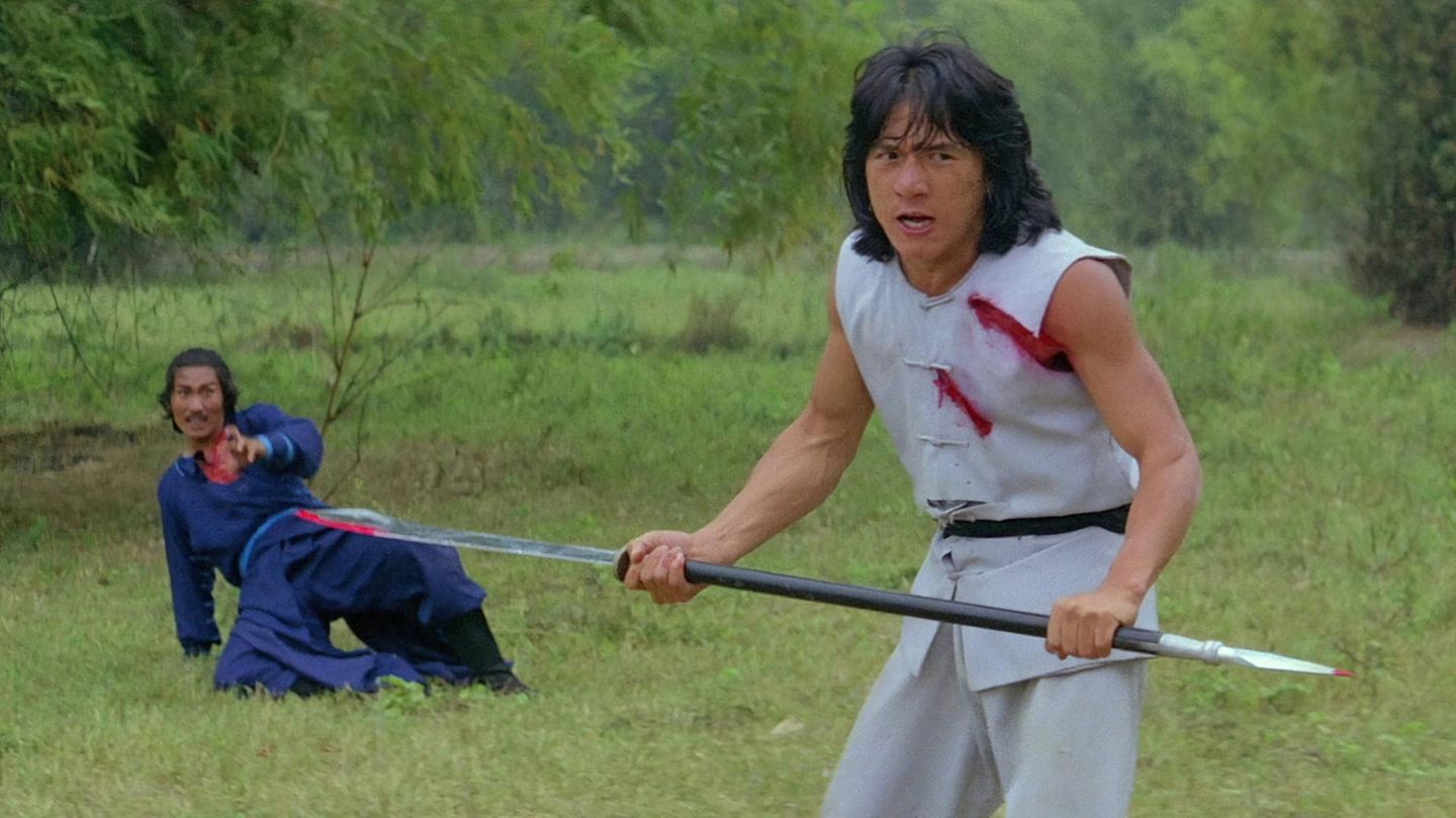70. Geburtstag: "Zwei Schlitzohren in der Knochenmühle" (auch: "Zwei Dreschflegel schlagen alles kurz und klein" oder "The Shadowman" oder "Jackie Chan – Superfighter III", engl. "The Fearless Hyena") ist ein 1979 in Hongkong gedrehter Martial-Arts-Film. Jackie Chan spielte nicht nur die Hauptrolle, sondern schrieb auch das Drehbuch und führte Regie. "Zwei Schlitzohren in der Knochenmühle" (auch: "Zwei Dreschflegel schlagen alles kurz und klein" oder "The Shadowman" oder "Jackie Chan – Superfighter III", engl. "The Fearless Hyena") ist ein 1979 in Hongkong gedrehter Martial-Arts-Film. Jackie Chan spielte nicht nur die Hauptrolle, sondern schrieb auch das Drehbuch und führte Regie.