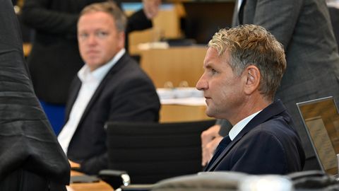 Der Thüringer CDU-Fraktionschef Mario Voigt und sein AfD-Amtskollege Björn Höcke im Erfurter Landtag.