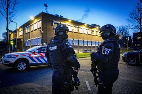 Europol warnt vor dem organisierten Verbrechen in Europa: Polizei schützt Gerichtsgebäude in Amsterdam