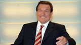 Gerhard Schröder 2005 lacht vor Beginn der auch "Elefantenrunde" genannten "Berliner Runde"