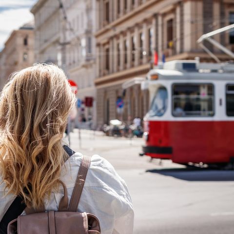 Junge Frau in Wien