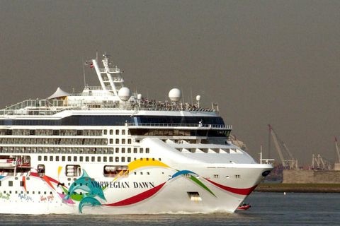 Das Kreuzfahrtschiff "Norwegian Dawn" vor New York