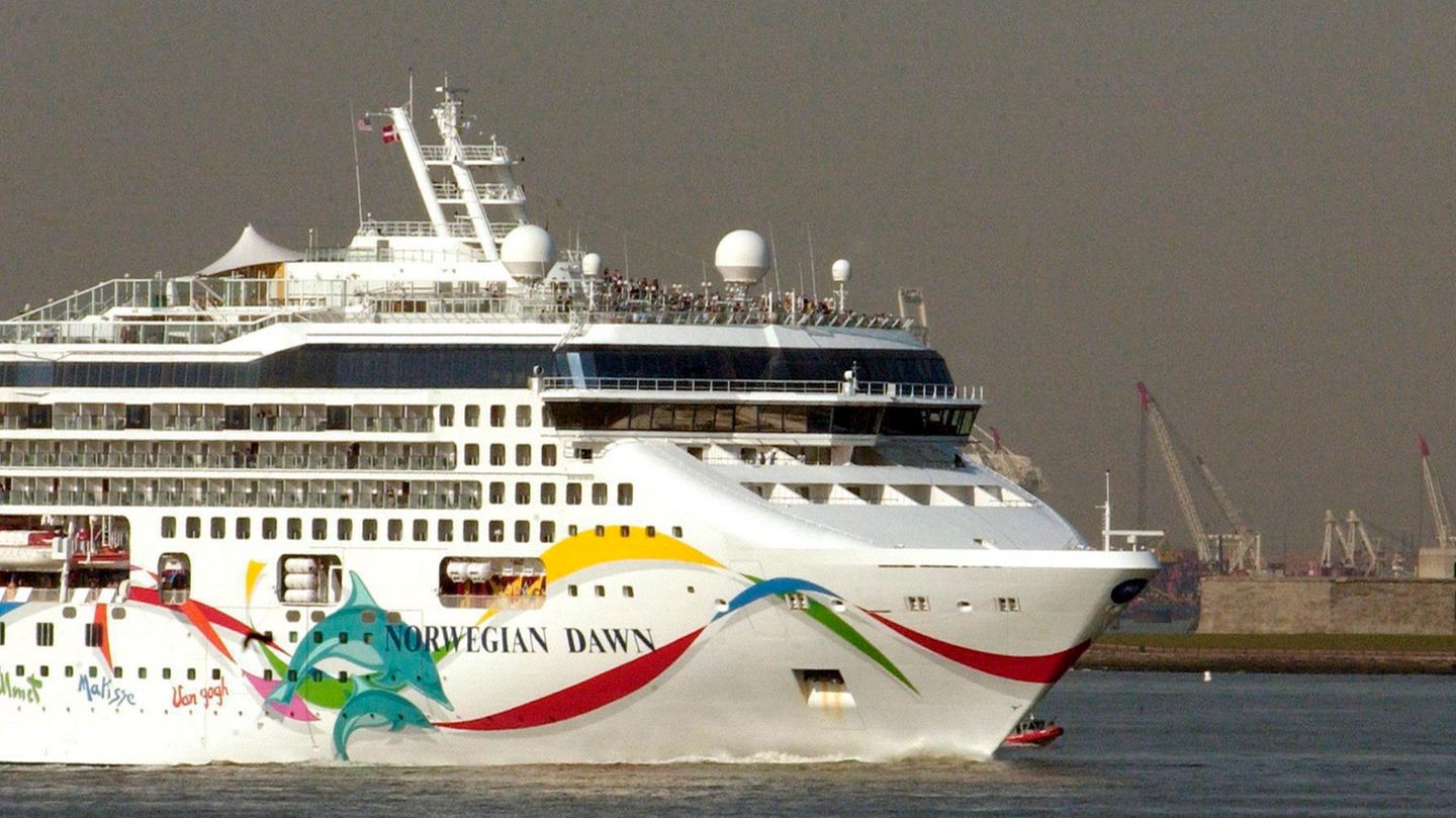 Das Kreuzfahrtschiff "Norwegian Dawn" vor New York